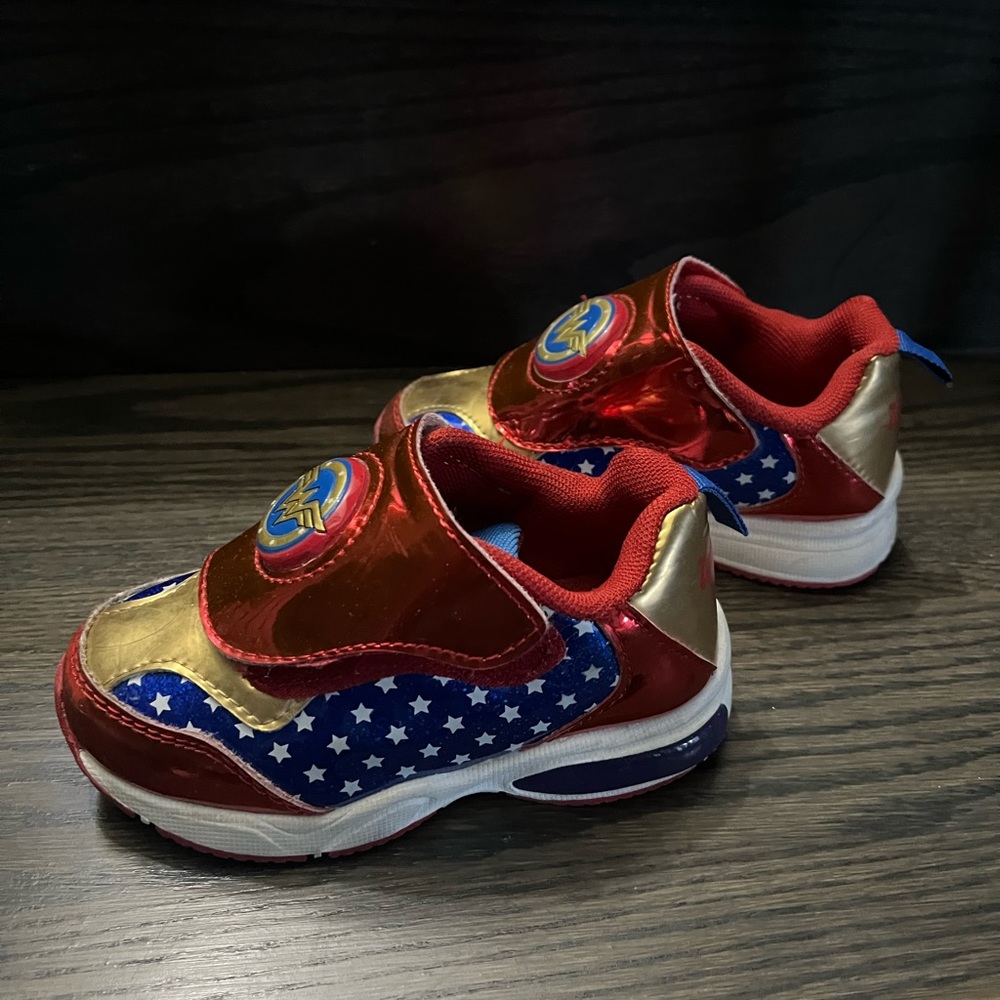 Wonder Woman kids shoes sz 8T EUC worn twice